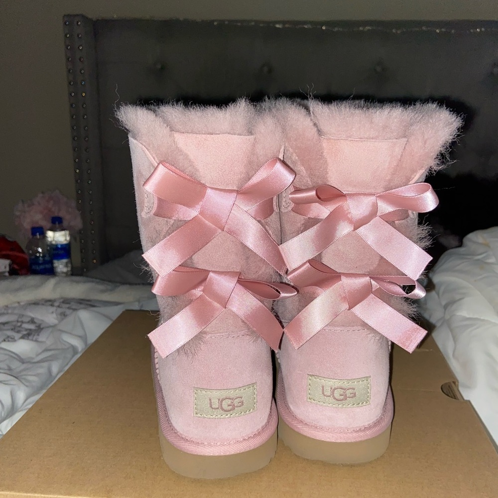 BRAND NEW K BAILEY BOW 2 UGGS